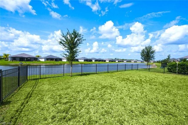 2294 Avocado LN, Naples, FL 34120