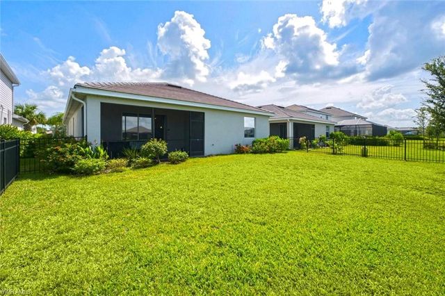 2294 Avocado LN, Naples, FL 34120