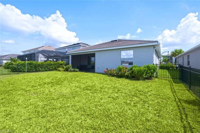 2294 Avocado LN, Naples, FL 34120