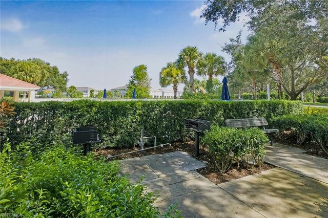 2294 Avocado LN, Naples, FL 34120