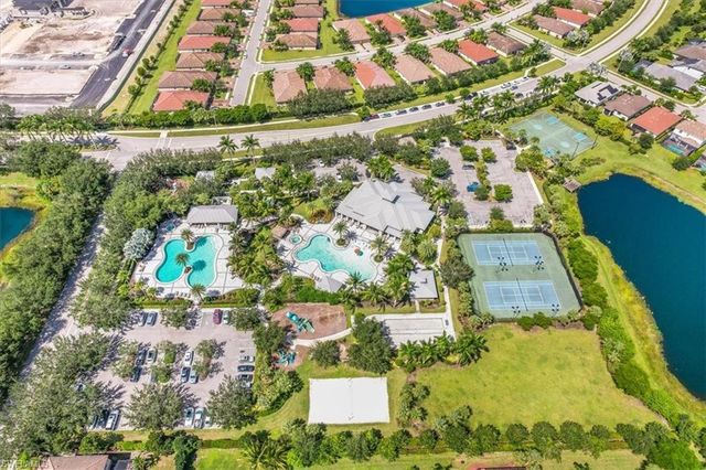 2294 Avocado LN, Naples, FL 34120