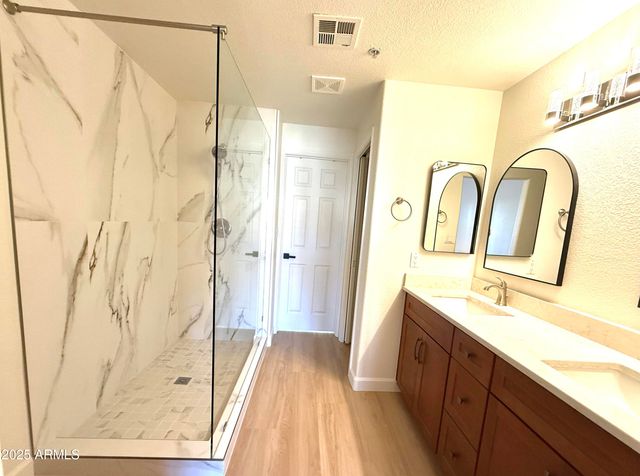 7401 W ARROWHEAD CLUBHOUSE Drive 1015, Glendale, AZ 85308