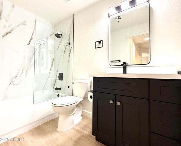 7401 W ARROWHEAD CLUBHOUSE Drive 1015, Glendale, AZ 85308