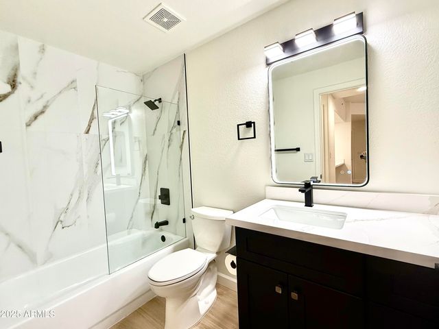 7401 W ARROWHEAD CLUBHOUSE Drive 1015, Glendale, AZ 85308