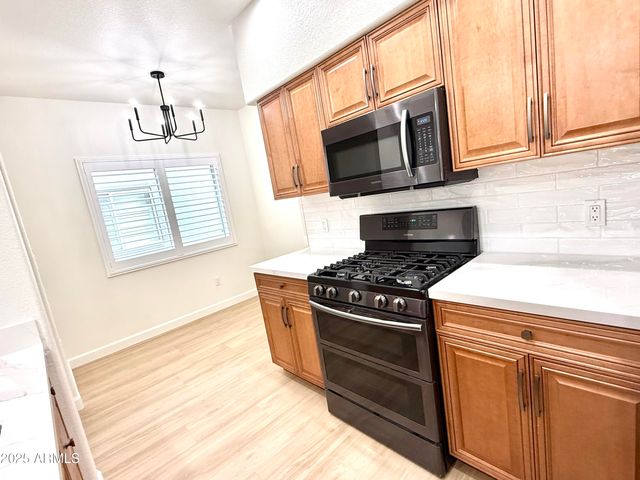 7401 W ARROWHEAD CLUBHOUSE Drive 1015, Glendale, AZ 85308