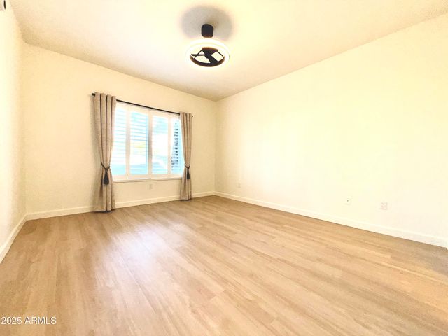 7401 W ARROWHEAD CLUBHOUSE Drive 1015, Glendale, AZ 85308