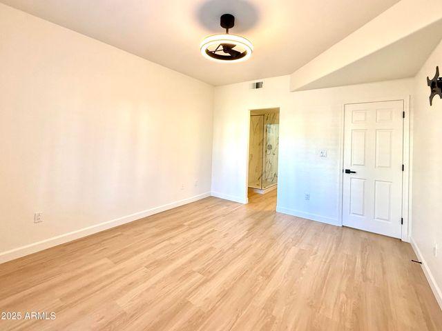 7401 W ARROWHEAD CLUBHOUSE Drive 1015, Glendale, AZ 85308