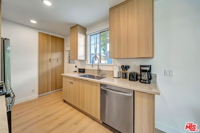 128 Lukens Place, Glendale, CA 91206