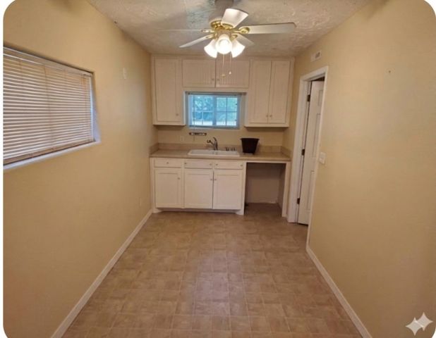 224 N Adams Street, Harrison, AR 72601
