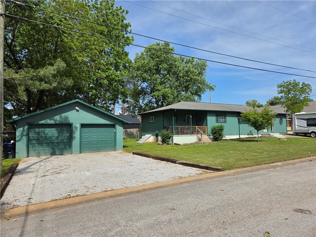 224 N Adams Street, Harrison, AR 72601