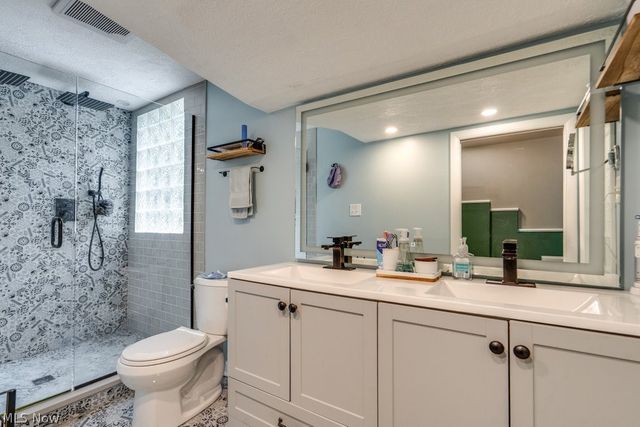7447 Midland Road, Independence, OH 44131