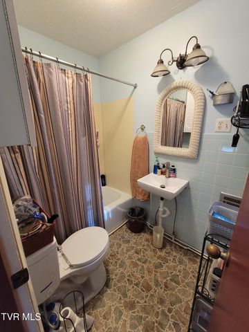 825 Sandy Valley Road, Rogersville, TN 37857