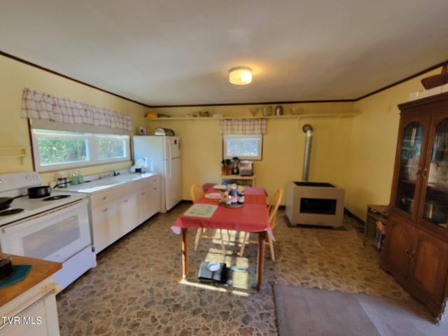 825 Sandy Valley Road, Rogersville, TN 37857