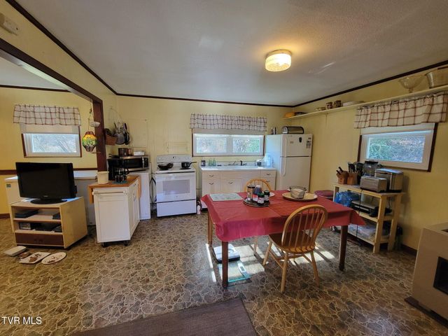 825 Sandy Valley Road, Rogersville, TN 37857