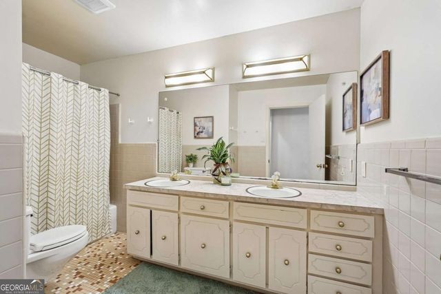 2018 Glacier Drive, Stone Mountain, GA 30087