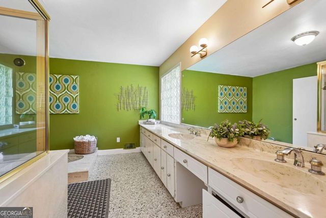 2018 Glacier Drive, Stone Mountain, GA 30087
