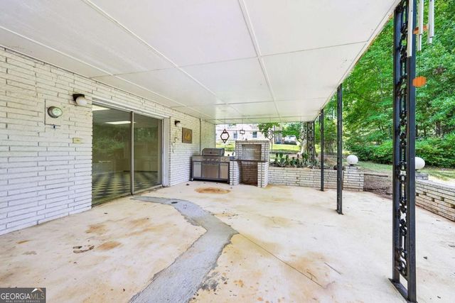 2018 Glacier Drive, Stone Mountain, GA 30087