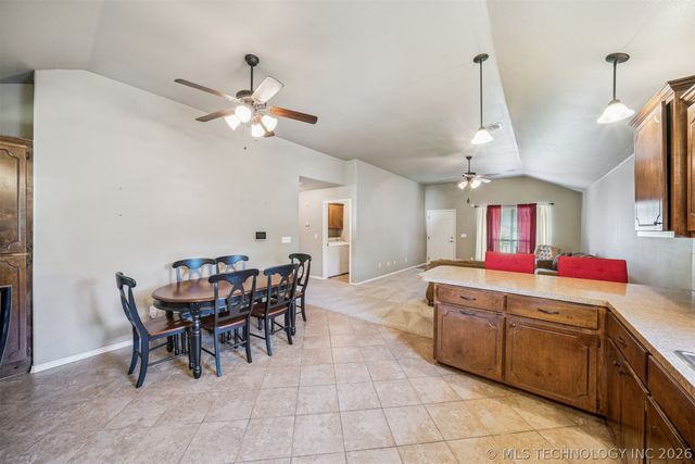 535 S Chickasaw Avenue, Claremore, OK 74017