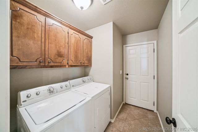 535 S Chickasaw Avenue, Claremore, OK 74017
