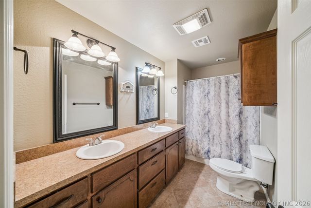 535 S Chickasaw Avenue, Claremore, OK 74017