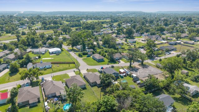 535 S Chickasaw Avenue, Claremore, OK 74017