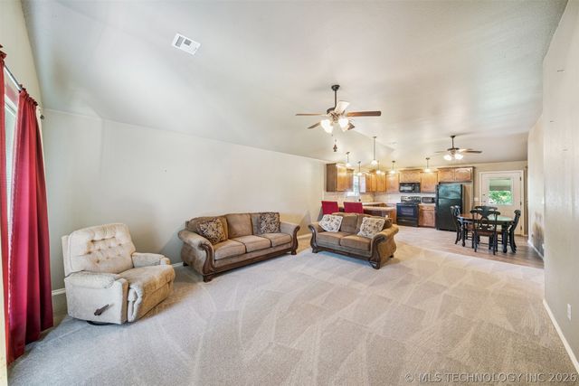 535 S Chickasaw Avenue, Claremore, OK 74017