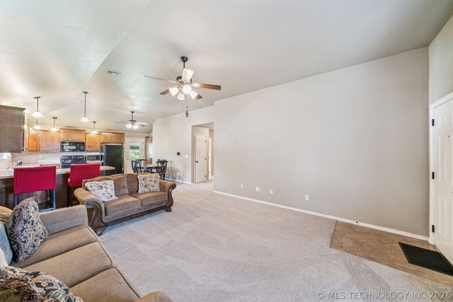 535 S Chickasaw Avenue, Claremore, OK 74017