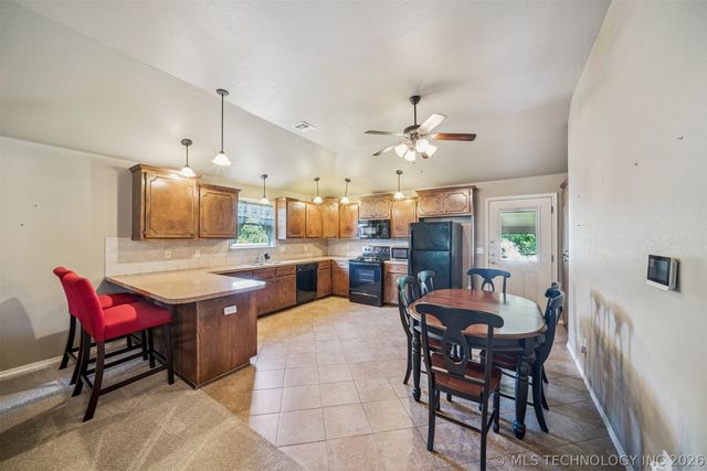 535 S Chickasaw Avenue, Claremore, OK 74017