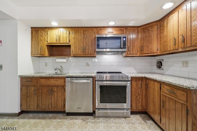 21 Duynecrest Rd, Montville Twp., NJ 07082