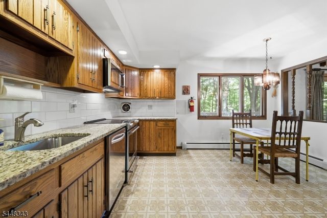 21 Duynecrest Rd, Montville Twp., NJ 07082