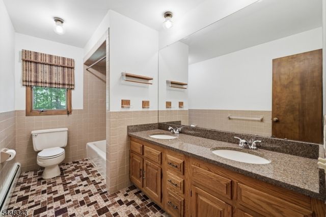 21 Duynecrest Rd, Montville Twp., NJ 07082