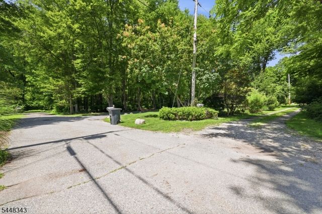 21 Duynecrest Rd, Montville Twp., NJ 07082
