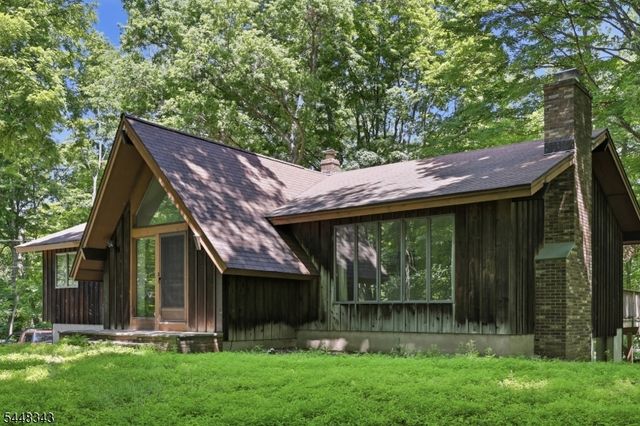 21 Duynecrest Rd, Montville Twp., NJ 07082