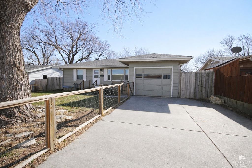 1117 St Marys Road, Junction City, KS 66441