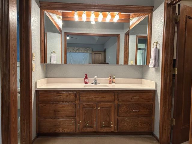 901 W Park Lane, Kingfisher, OK 73750