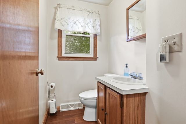 34 Oak Knoll Rd, Lowell, MA 01852