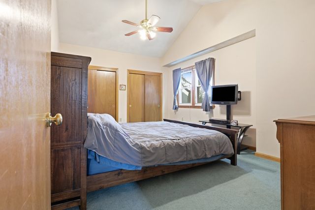 34 Oak Knoll Rd, Lowell, MA 01852