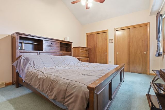 34 Oak Knoll Rd, Lowell, MA 01852