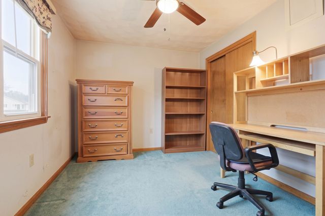 34 Oak Knoll Rd, Lowell, MA 01852