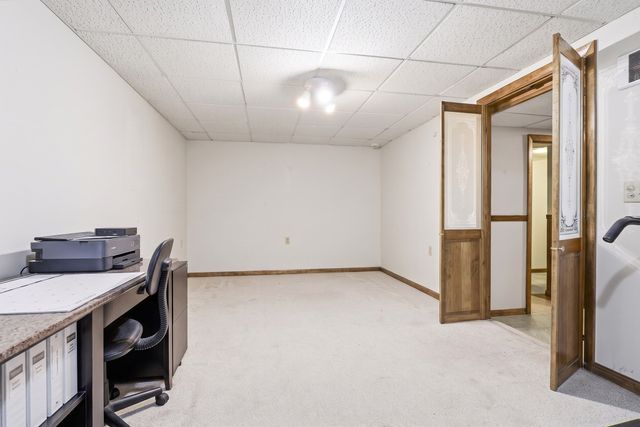 34 Oak Knoll Rd, Lowell, MA 01852