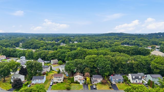 34 Oak Knoll Rd, Lowell, MA 01852