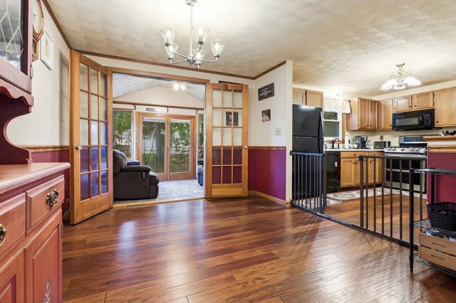 34 Oak Knoll Rd, Lowell, MA 01852