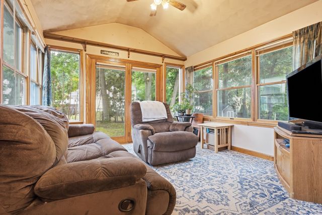 34 Oak Knoll Rd, Lowell, MA 01852