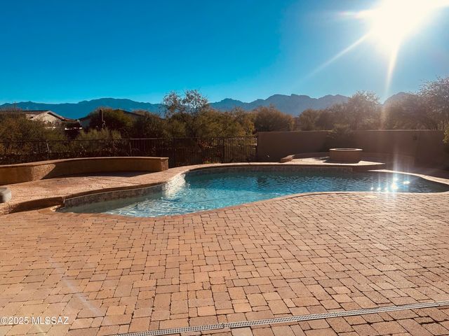 11880 N Thornbush Drive, Oro Valley, AZ 85737
