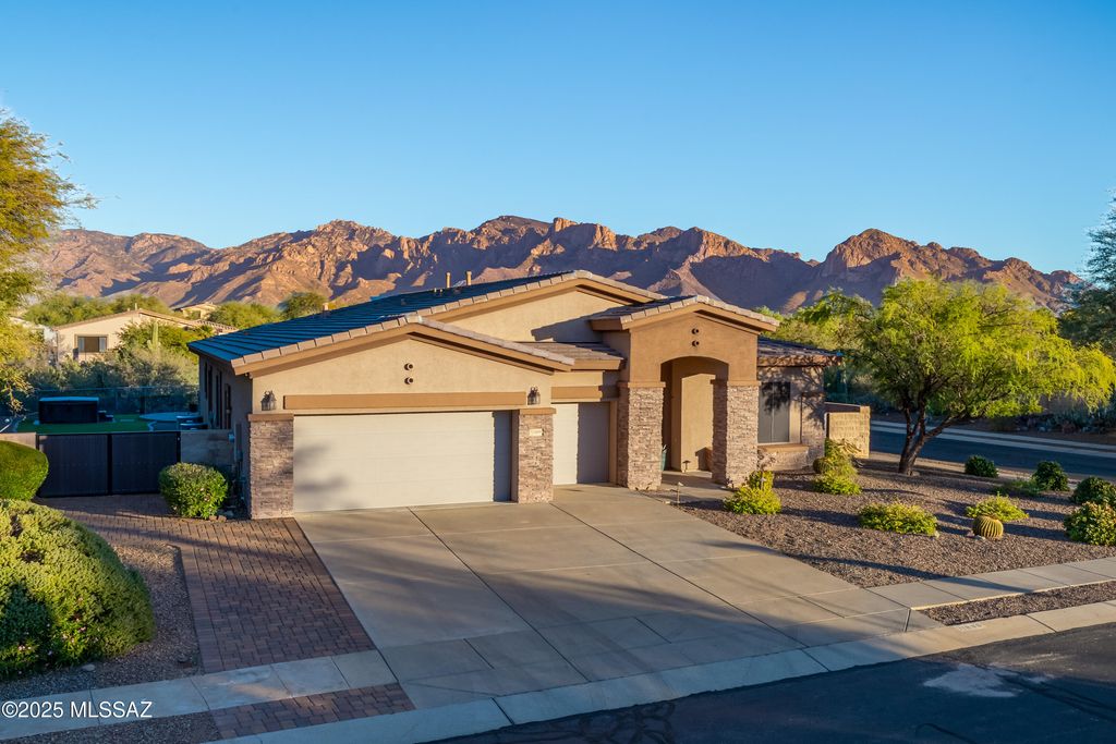 11880 N Thornbush Drive, Oro Valley, AZ 85737
