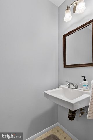 2814 RAYMOND CT, Falls Church, VA 22042
