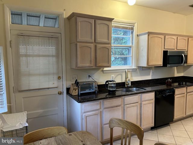 2735 S GROVE ST, Arlington, VA 22202