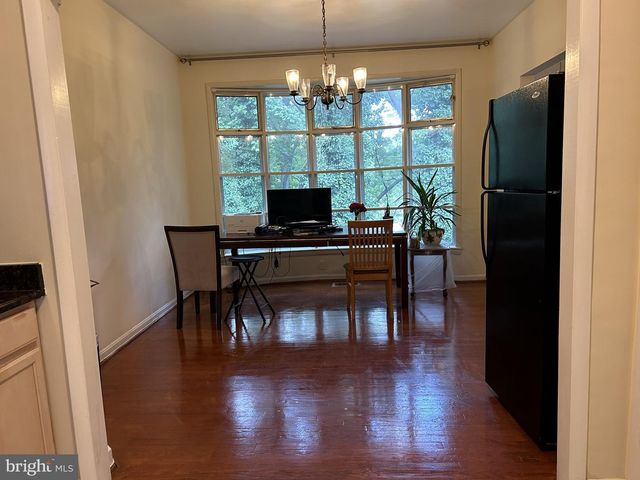 2735 S GROVE ST, Arlington, VA 22202