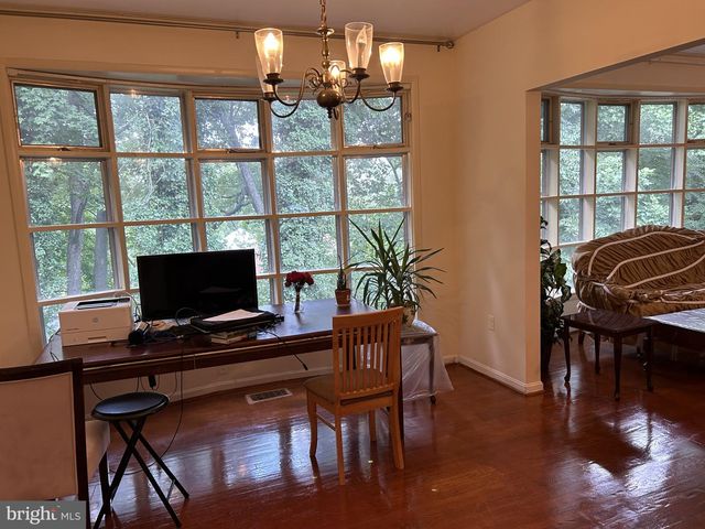 2735 S GROVE ST, Arlington, VA 22202