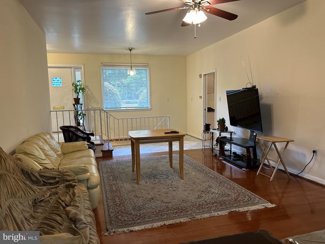 2735 S GROVE ST, Arlington, VA 22202